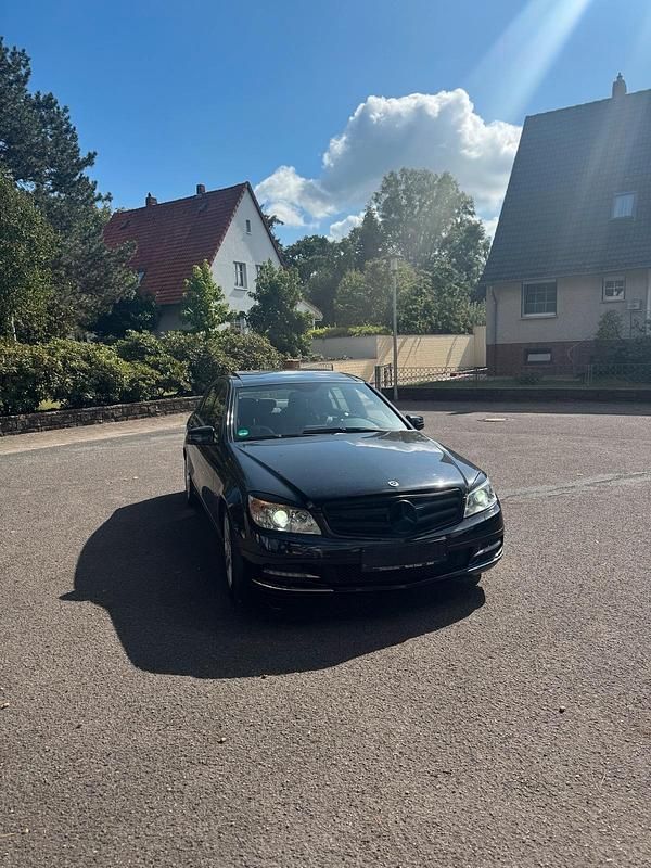 Schwarz Gebraucht 2010 Mercedes C350 Limousine | 6.000 € (Superpreis) - Bild 1/4