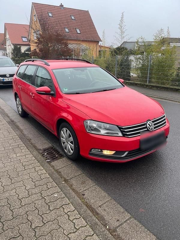 Gebraucht VW Passat 140 PS (102 kW) 2012 Rot Kombi