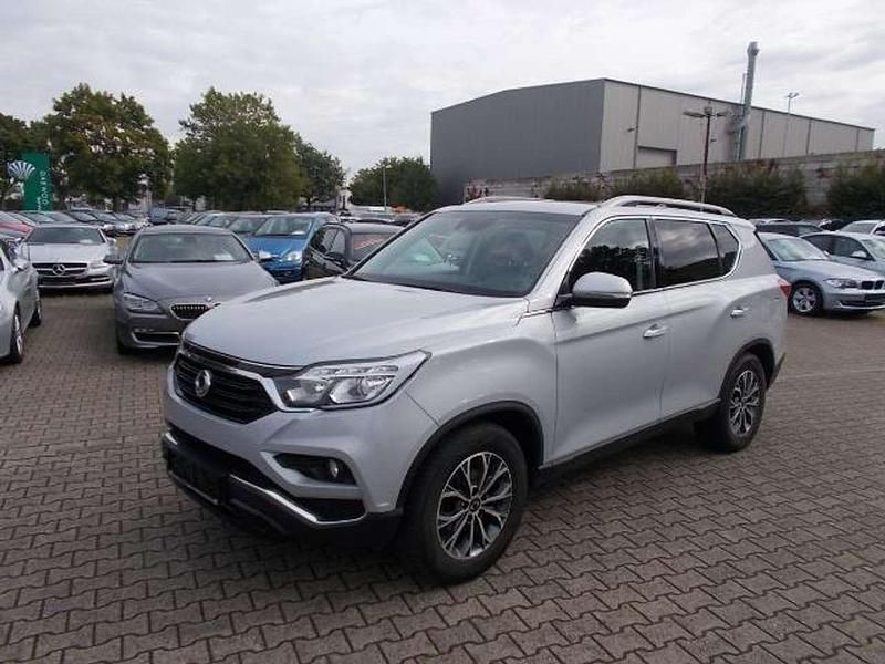 Silber Gebraucht 2019 Ssangyong (KGM) Rexton Quartz SUV | 21.500 € - Bild 1/4