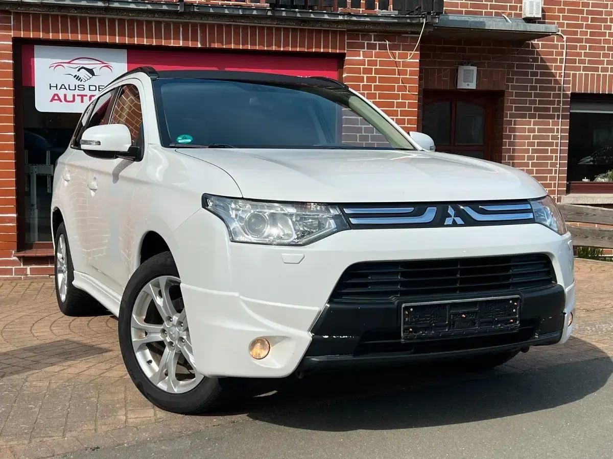 Gebraucht Mitsubishi Outlander Intense 150 PS (110 kW) 2015 Weiß SUV