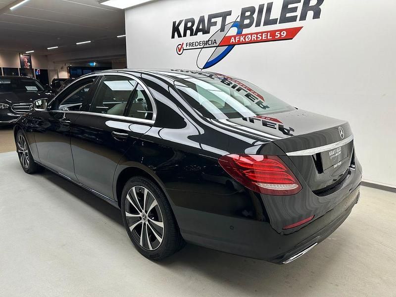 Gebraucht Mercedes E300 194 PS (142 kW) 2019 Schwarz Limousine