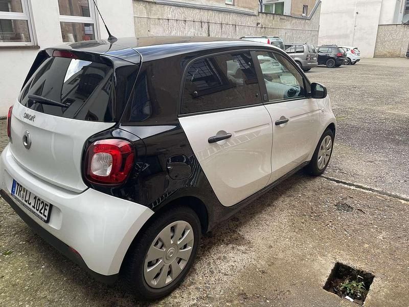 Weiß Gebraucht 2022 Smart ForFour Electric Drive Kleinwagen | 9.850 € (Fairer Preis) - Bild 1/4