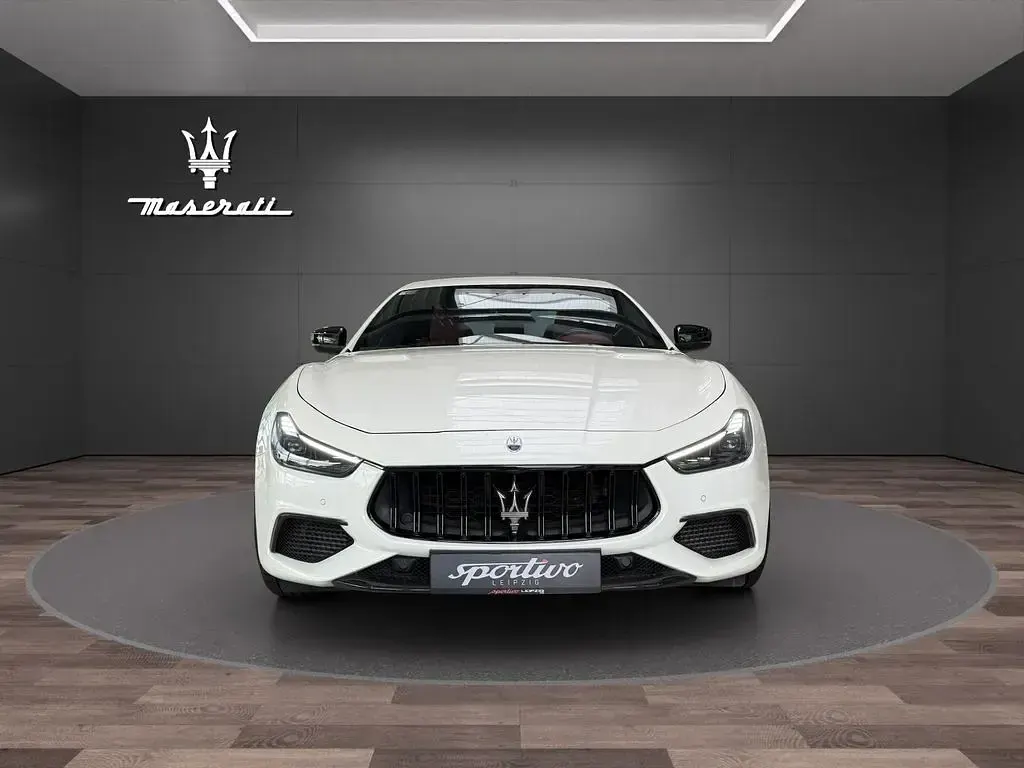 Gebraucht Maserati Ghibli 581 PS (427 kW) 2022 Weiß Limousine