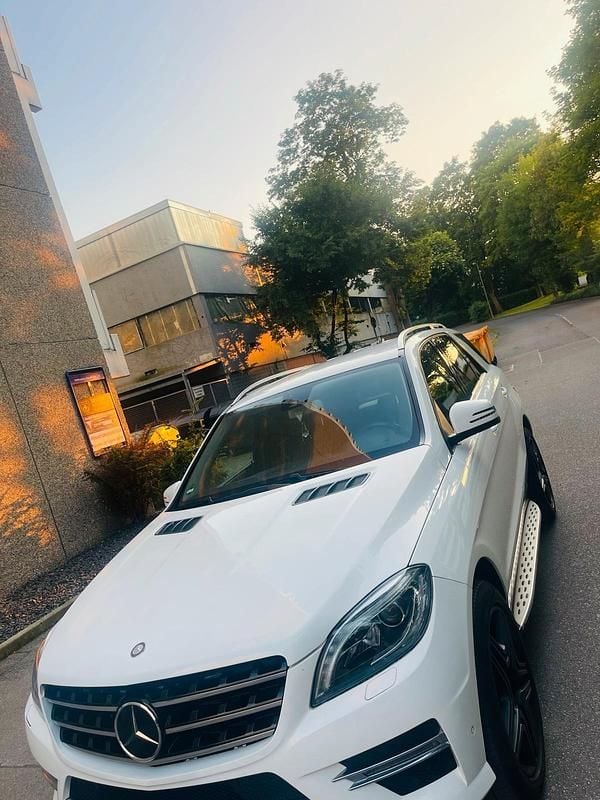 Weiß Gebraucht 2014 Mercedes ML350 SUV | 17.500 € (Superpreis) - Bild 1/4