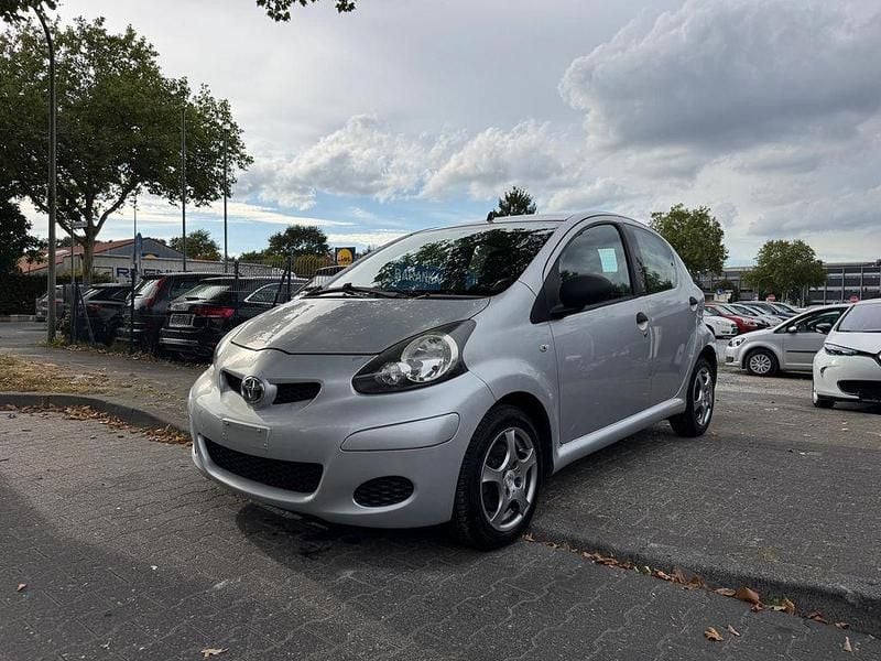 Silber Gebraucht 2009 Toyota Aygo Basis Kleinwagen | 1.290 € (Guter Preis) - Bild 1/4