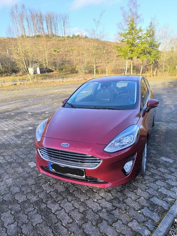 Gebraucht Ford Fiesta Titanium 125 PS (91 kW) 2018 Rot Kleinwagen