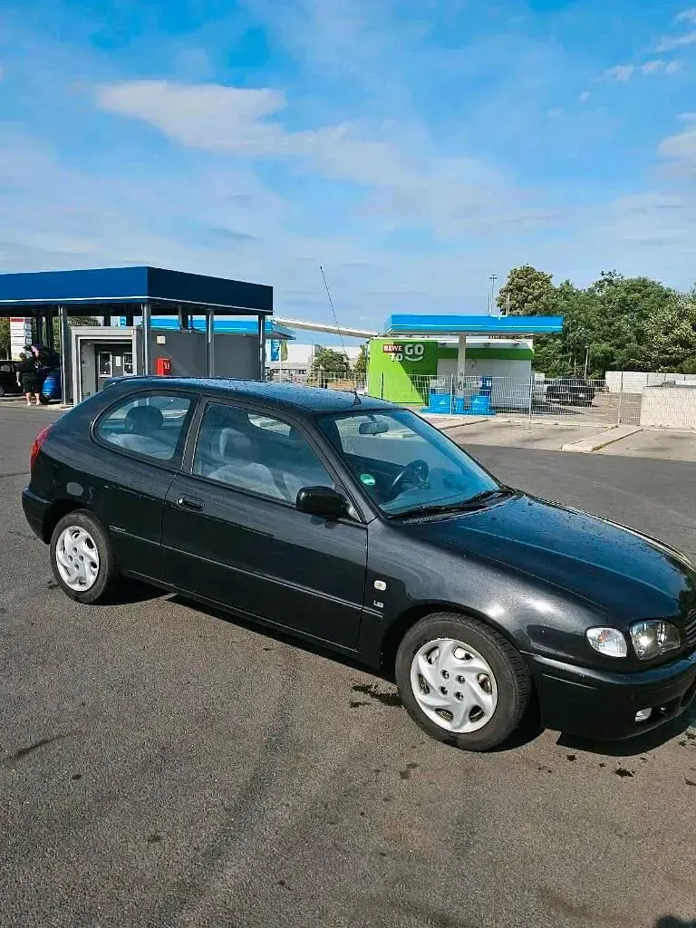 Gebraucht Toyota Corolla 110 PS (80 kW) 2000 Schwarz Kleinwagen