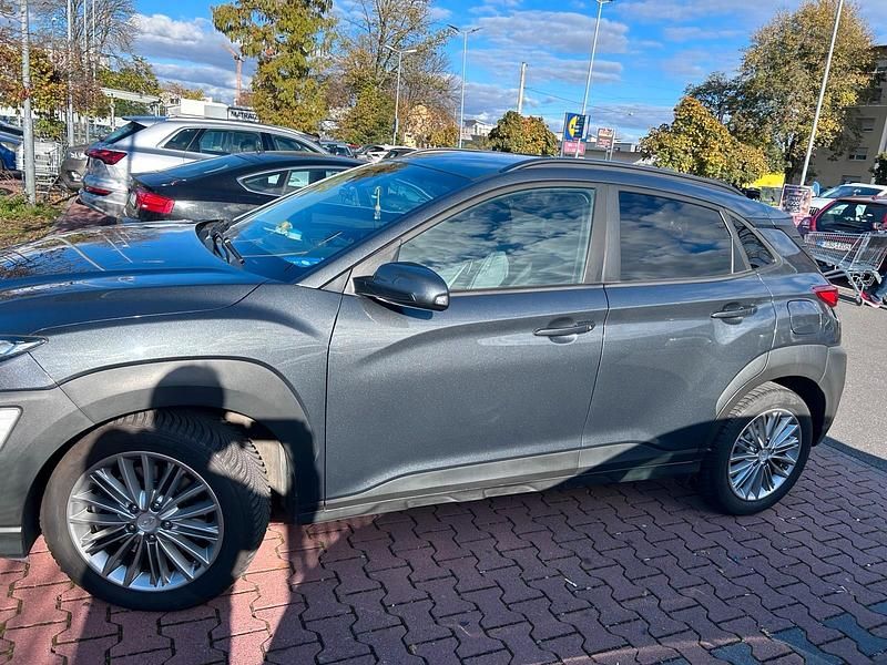 Grau Gebraucht 2019 Hyundai Kona SUV | 17.500 € (Fairer Preis) - Bild 1/4