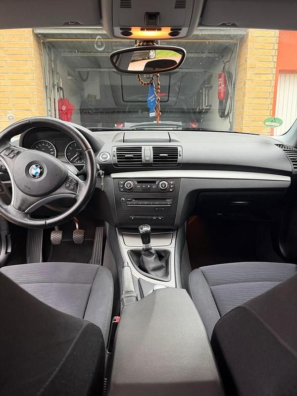 Gebraucht BMW 118 143 PS (105 kW) 2007 Schwarz Kleinwagen