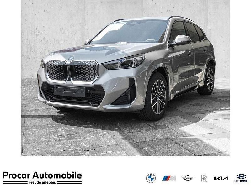 Silber Neu 2025 BMW iX1 M Sport SUV | 56.000 € (Fairer Preis) - Bild 1/4