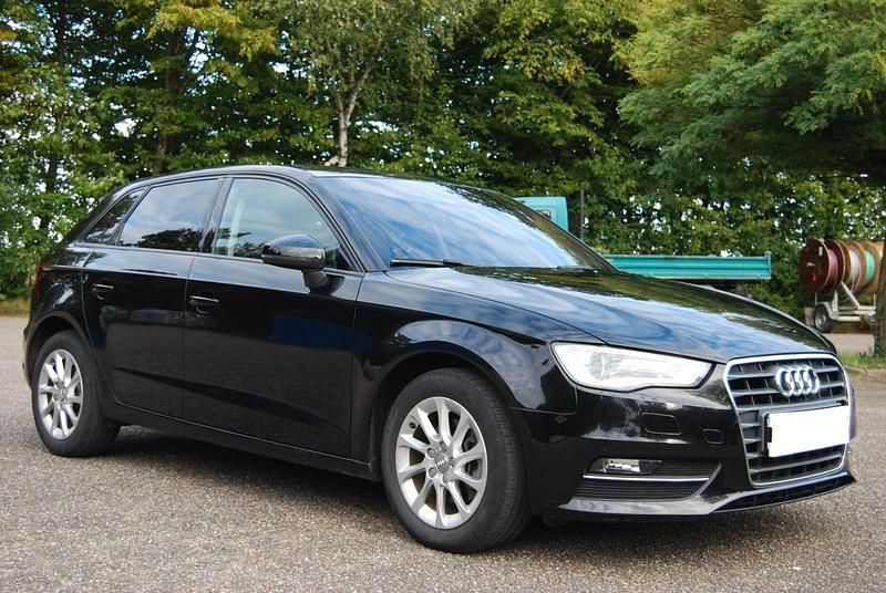 Gebraucht Audi A3 Ambition 110 PS (80 kW) 2015 Schwarz Limousine