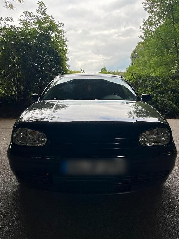 Schwarz Gebraucht 2003 VW Golf IV Kleinwagen | 1.050 € (Superpreis) - Bild 1/4