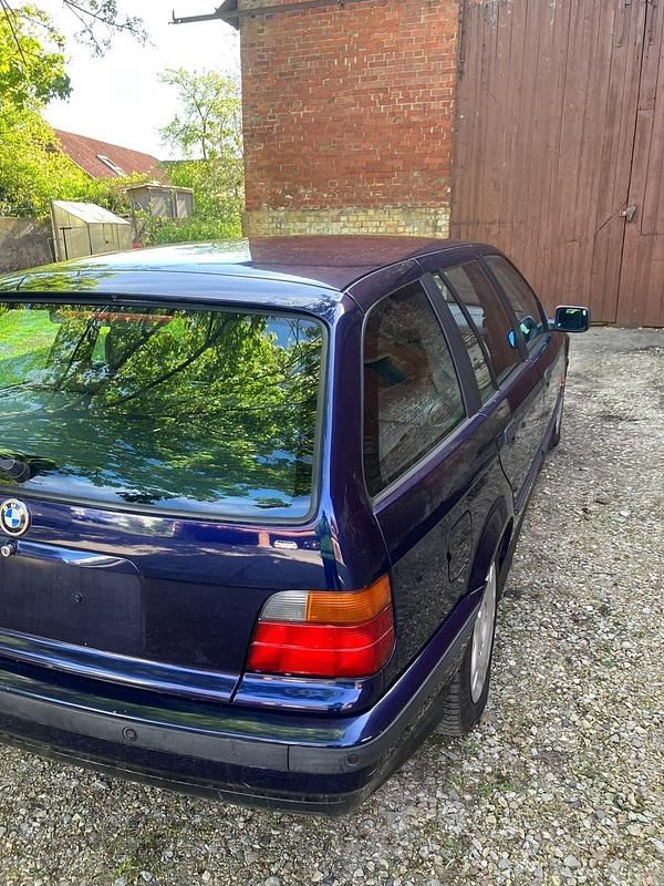 Gebraucht BMW 316 101 PS (74 kW) 1997 Blau Kombi