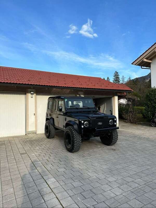 Schwarz Gebraucht 2006 Land Rover Defender SE SUV | 32.500 € (Fairer Preis) - Bild 1/4