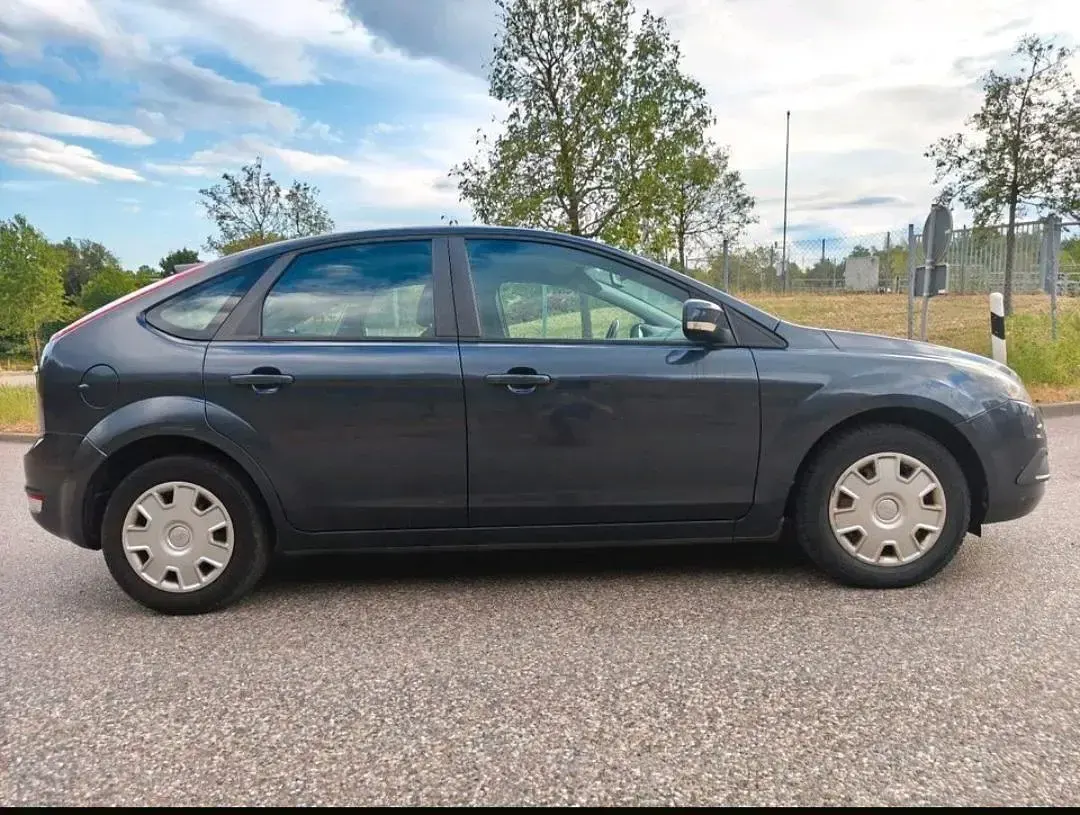 Gebraucht Ford Focus 90 PS (66 kW) 2009 Grau Limousine