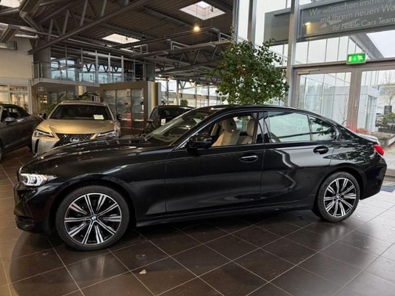 Gebraucht BMW 320 Shadowline 190 PS (139 kW) 2023 Black sapphire metallic (metallic) Limousine