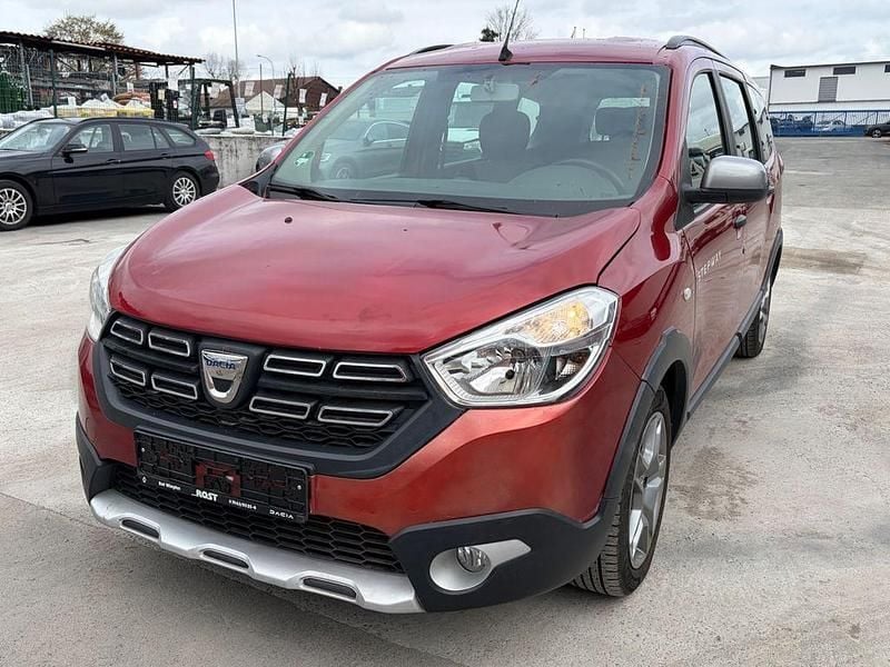 Gebraucht Dacia Lodgy Stepway 131 PS (96 kW) 2019 Rot Van / Kleinbus