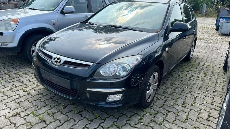 Schwarz Gebraucht 2009 Hyundai i30 Kombi | 1.500 € (Superpreis) - Bild 1/4