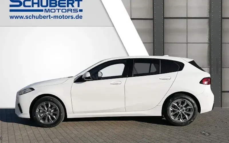 Nowe BMW 116 122 KM (89 kW) 2026 Biały Hatchback
