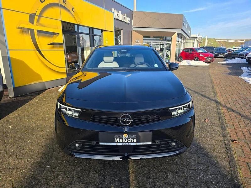 Neu Opel Astra 145 PS (106 kW) 2026 Lackierung schwarz perla nera/typ aussenverkleidung metallic perlmutt Kombi