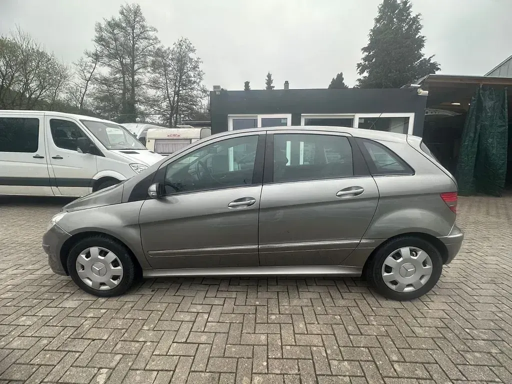 Gebraucht Mercedes B200 140 PS (102 kW) 2006 Grau Van / Kleinbus