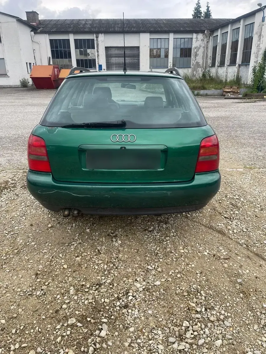 Gebraucht Audi A4 110 PS (80 kW) 1997 Grün Kombi