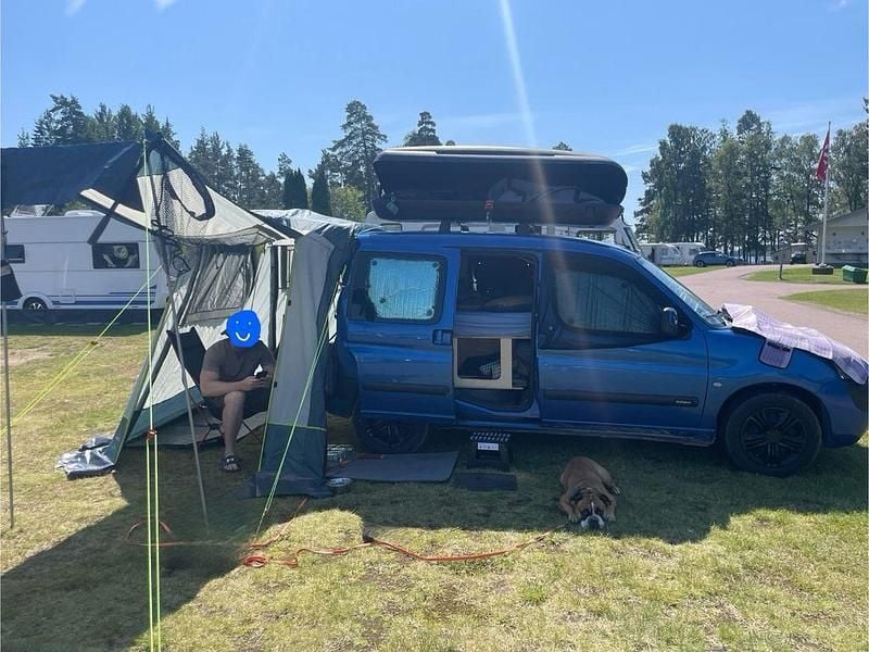 Blau Gebraucht 2004 Citroën Berlingo Van / Kleinbus | 9.799 € - Bild 1/4