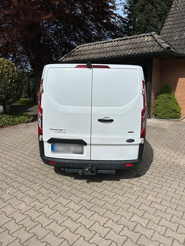 Gebraucht Ford Transit 105 PS (77 kW) 2018 Weiß Van