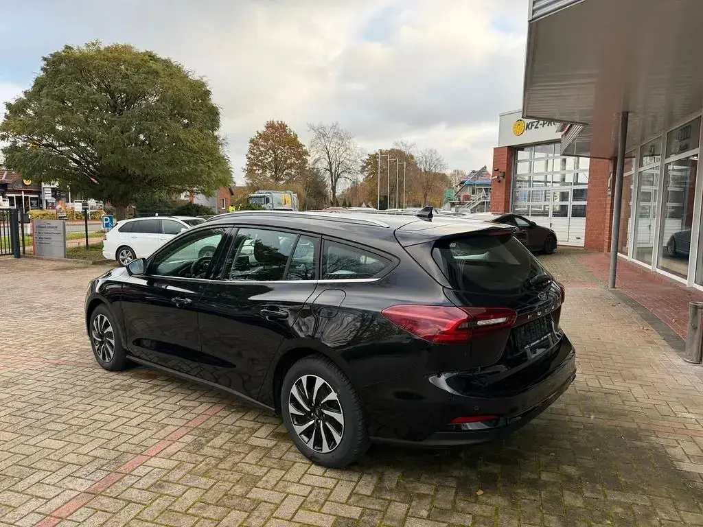 Gebraucht Ford Focus Titanium 125 PS (91 kW) 2023 Schwarz Limousine