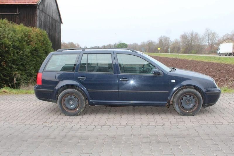 Gebraucht VW Bora Trendline 101 PS (74 kW) 2002 Blau Kombi