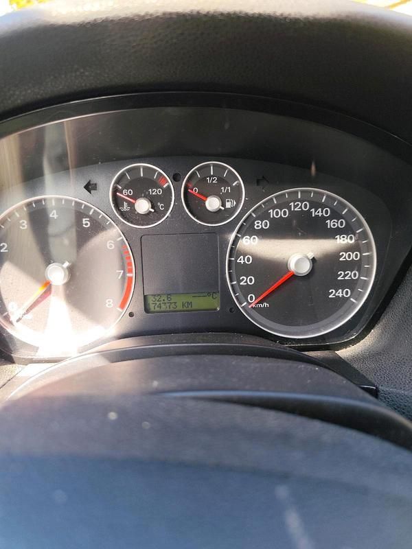 Usata Ford Focus 105 CV (77 kW) 2004 Utilitaria