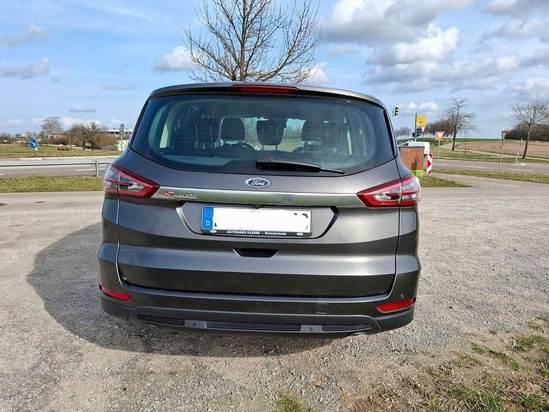 Gebraucht Ford S-MAX Titanium 150 PS (110 kW) 2016 Grau Van / Kleinbus