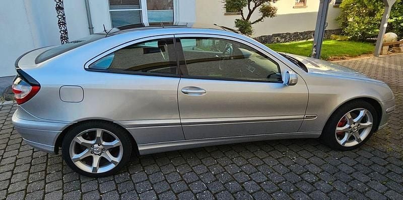 Silber Gebraucht 2006 Mercedes C200 Sport Edition Coupé | 4.999 € (Teuer) - Bild 1/4