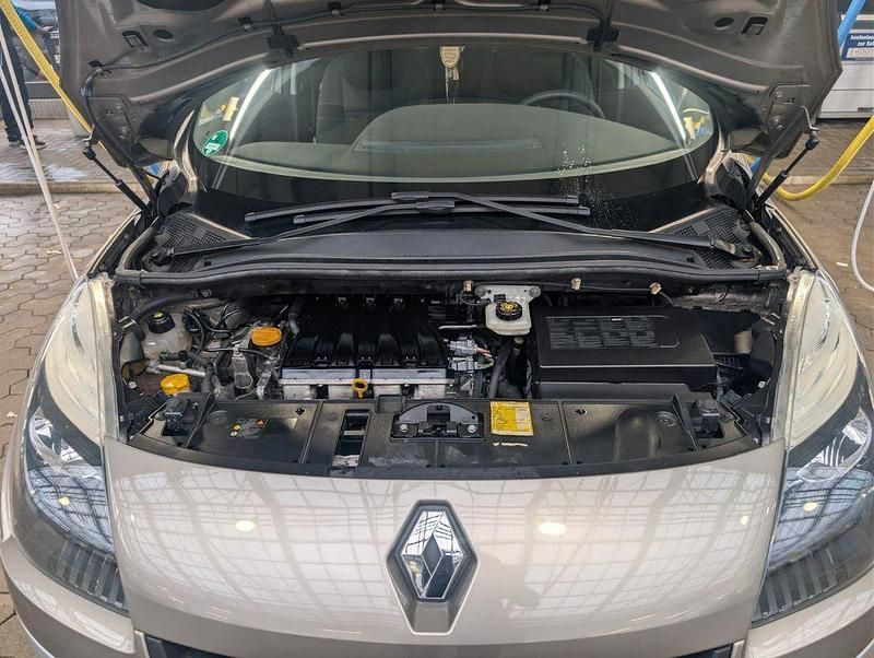 Gebraucht Renault Grand Scénic III Dynamique 140 PS (102 kW) 2010 Grau Van / Kleinbus