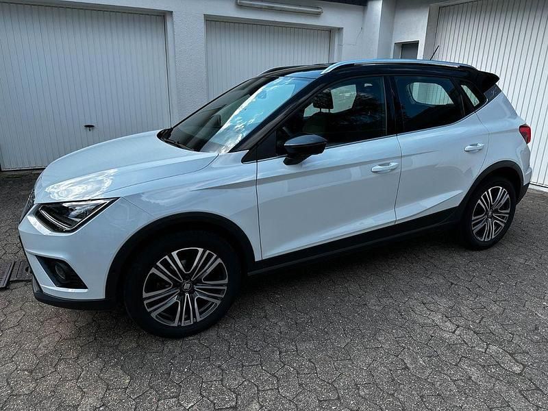Weiß Gebraucht 2018 Seat Arona XCELLENCE SUV | 14.200 € (Fairer Preis) - Bild 1/4