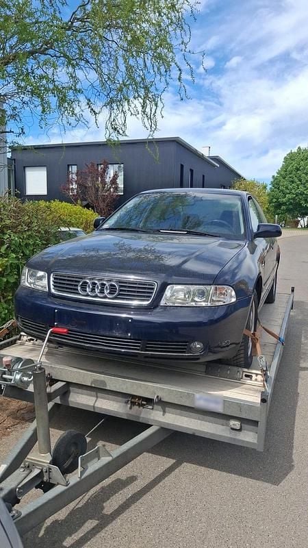 Second-hand Audi A4 125 CP (91 kW) 1999 Albastru Berlinǎ