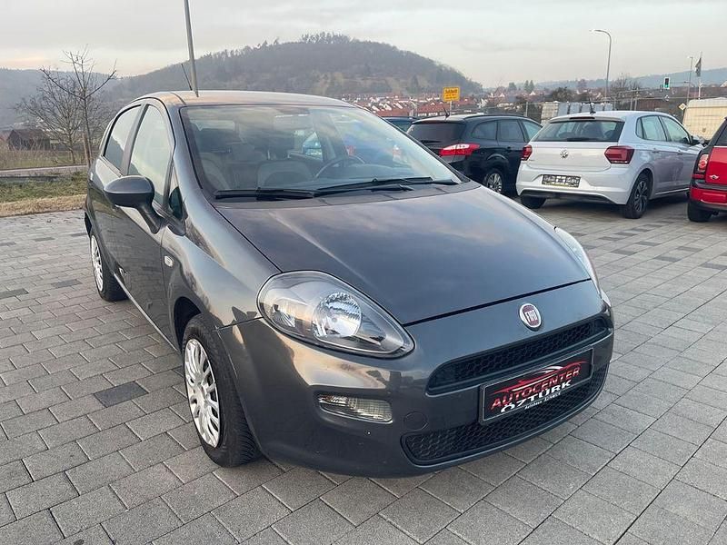 Grau Gebraucht 2012 Fiat Punto Limousine | 3.450 € (Fairer Preis) - Bild 1/4