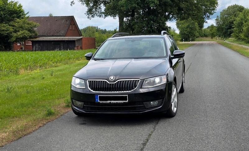 Schwarz Gebraucht 2013 Skoda Octavia Kombi | 7.450 € (Etwas zu teuer) - Bild 1/4