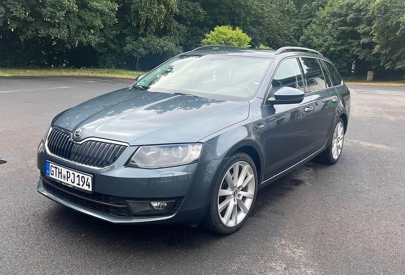 Grau Gebraucht 2016 Skoda Octavia Joy Kombi | 9.750 € (Guter Preis) - Bild 1/4