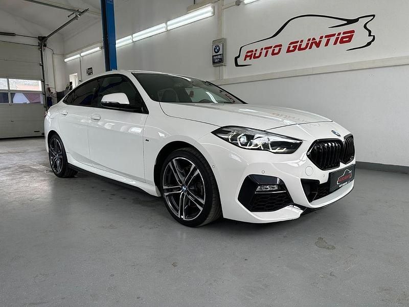 Weiß Gebraucht 2023 BMW 220 M Sport Limousine | 28.999 € (Fairer Preis) - Bild 1/4