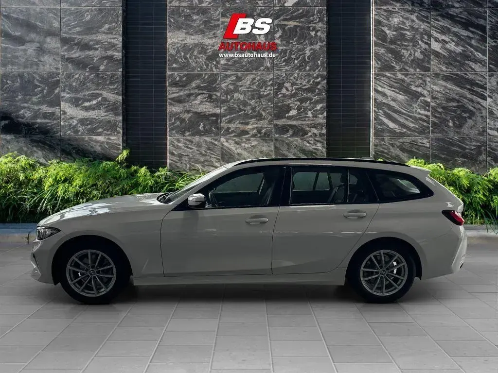 Gebraucht BMW 320 184 PS (135 kW) 2023 Alpinweiss 3 Kombi