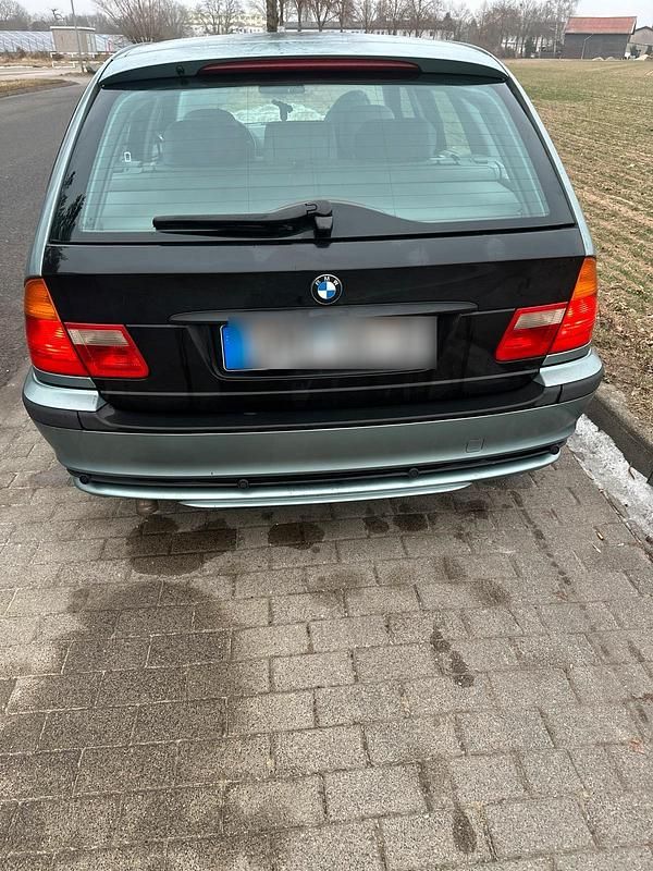 Gebraucht BMW 320 150 PS (110 kW) 2001 Grün Kombi