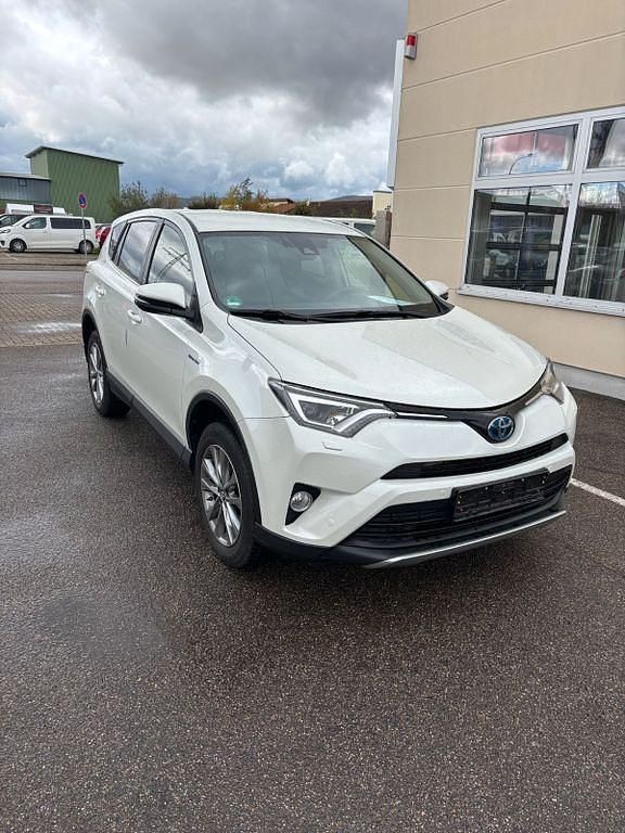 Weiß Gebraucht 2018 Toyota RAV4 SUV | 21.900 € - Bild 1/4