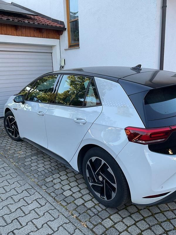 Weiß Gebraucht 2020 VW ID.3 Pure Kleinwagen | 18.900 € (Fairer Preis) - Bild 1/4