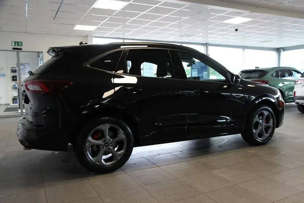 Gebraucht Ford Kuga ST-Line X 186 PS (136 kW) 2025 Schwarz SUV