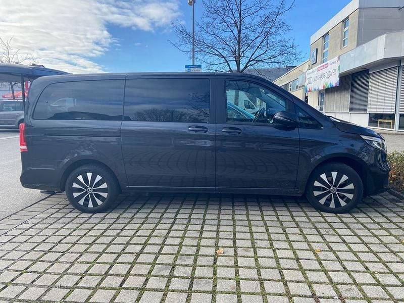Grau Gebraucht 2022 Mercedes V250 Edition Van / Kleinbus | 50.900 € (Superpreis) - Bild 1/4