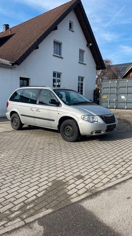 Gebraucht Chrysler Voyager 150 PS (110 kW) 2005 Silber Van / Kleinbus