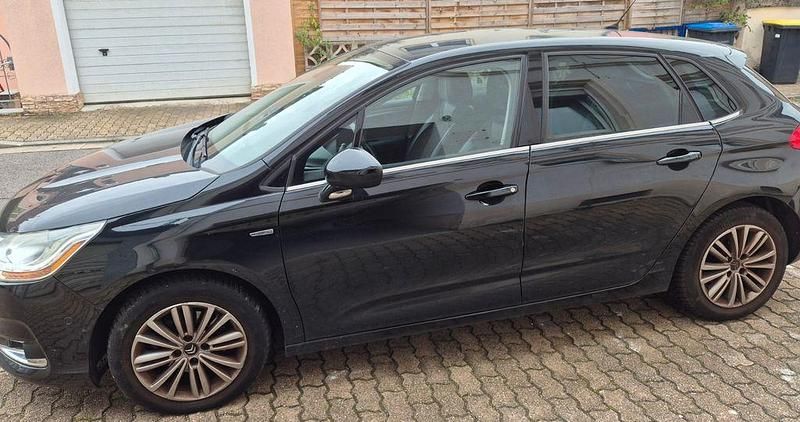 Schwarz Gebraucht 2011 Citroën C4 Tendance Limousine | 3.900 € (Fairer Preis) - Bild 1/4