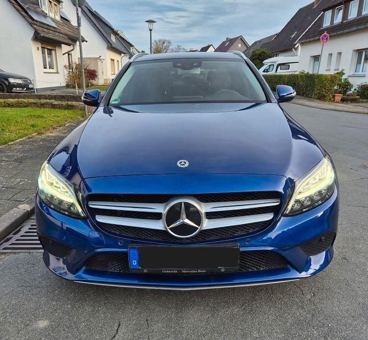 Blau Gebraucht 2020 Mercedes C220 Avantgarde Kombi | 31.800 € (Fairer Preis) - Bild 1/4
