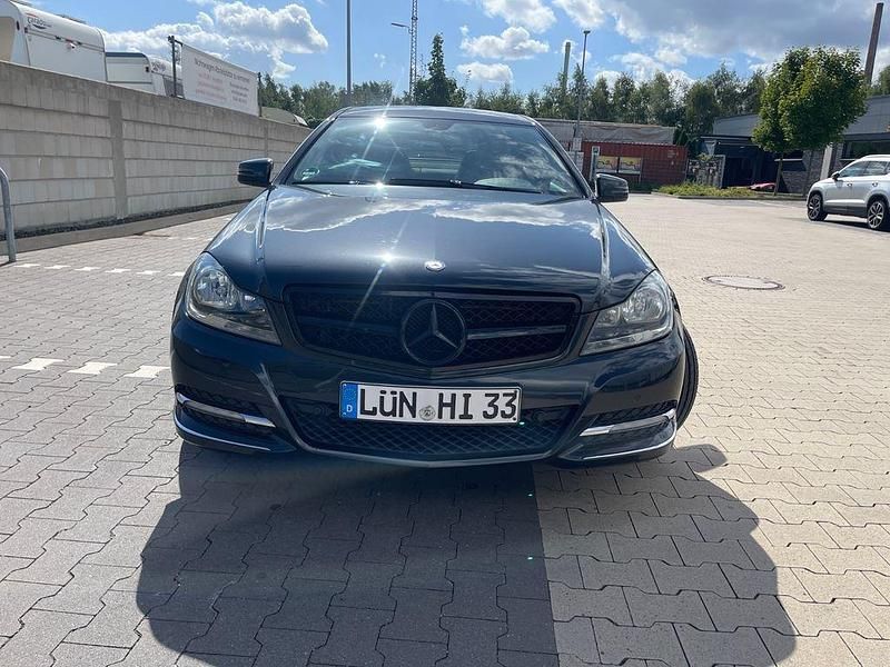 Gebraucht Mercedes C180 156 PS (114 kW) 2012 Schwarz Coupé